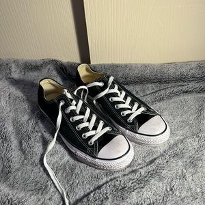 Low Top Black Converse